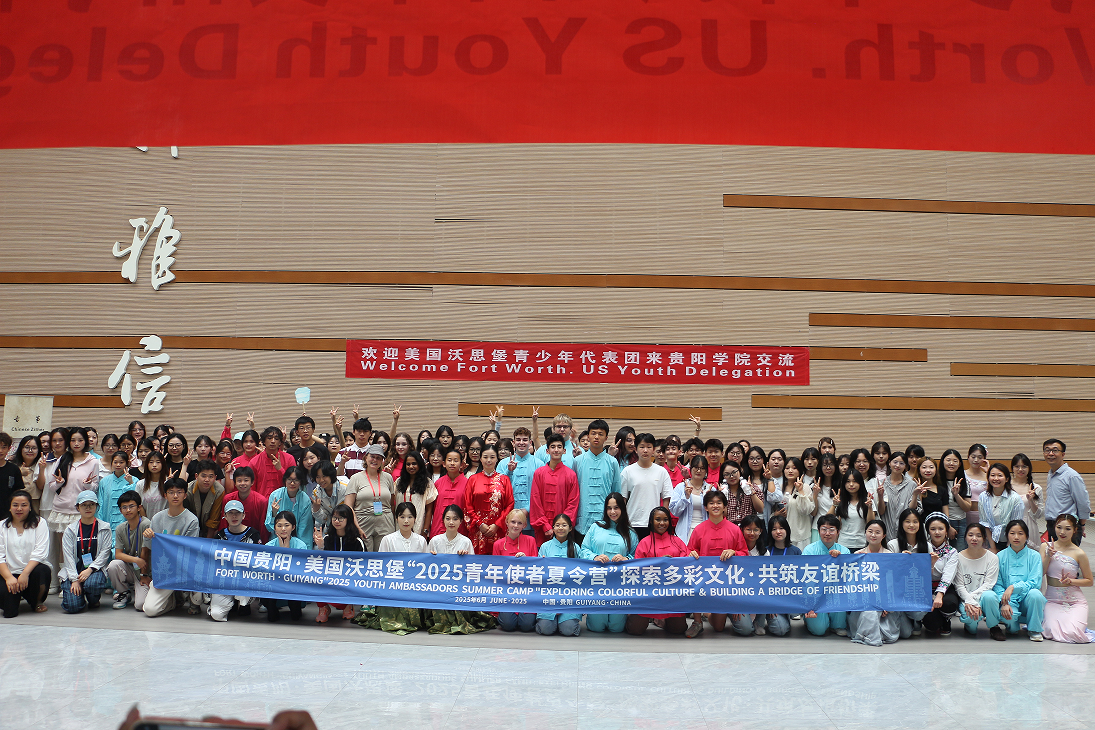 参加文化交流师生合影.png