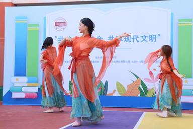 2026世界杯官方合作网站大学生艺术团歌舞表演.jpg